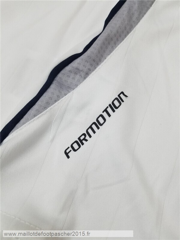 Maillot Foot Achat Domicile Maillot Real Madrid Rétro 2006 2007 Blanc